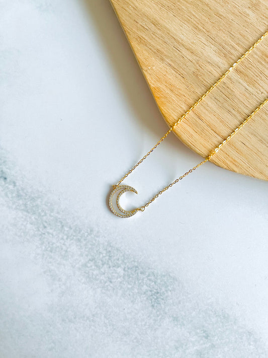 Collar media luna nácar Plata ley 925 baño 18K