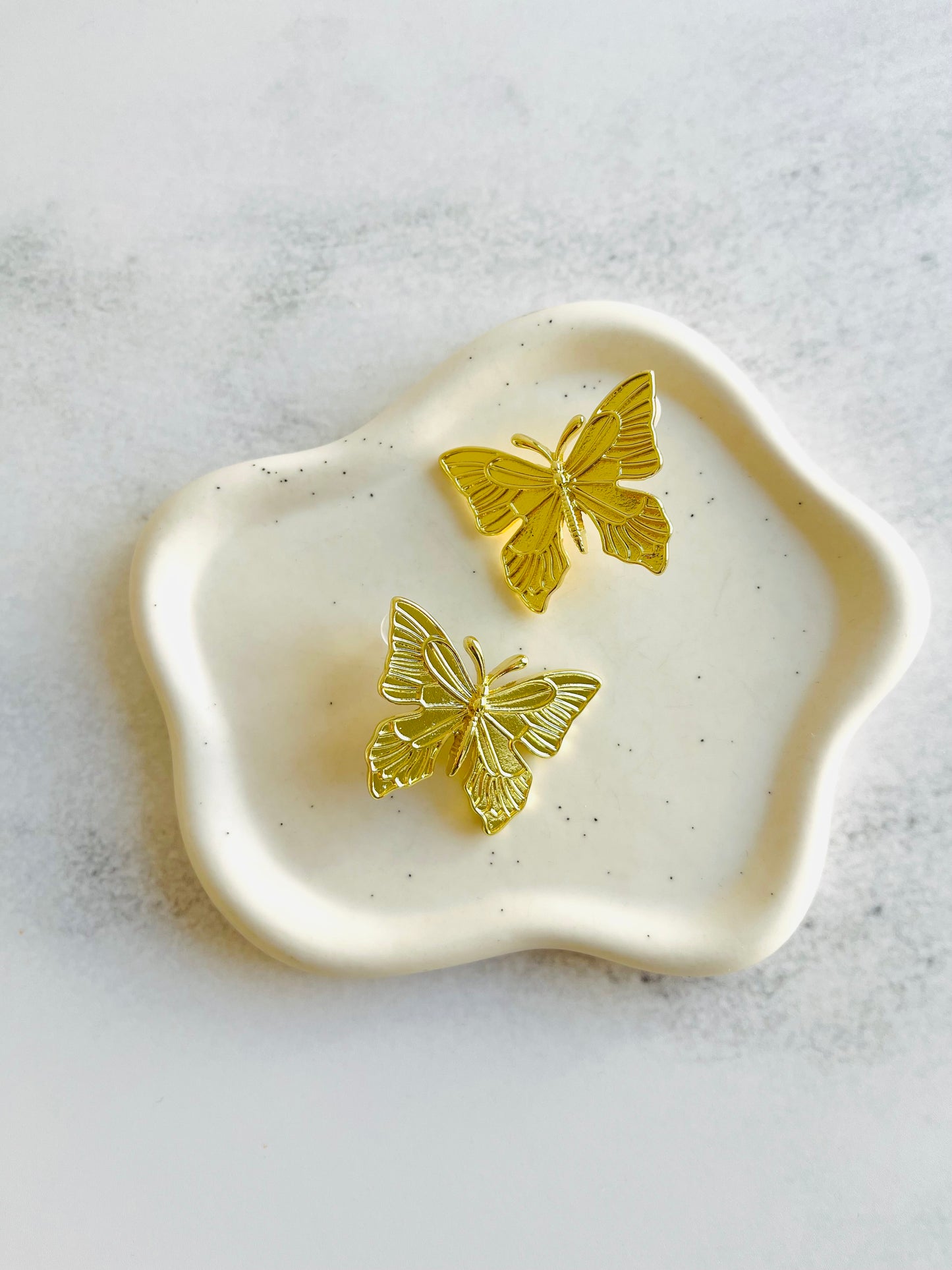 Aros mariposa enchapado en oro 14K