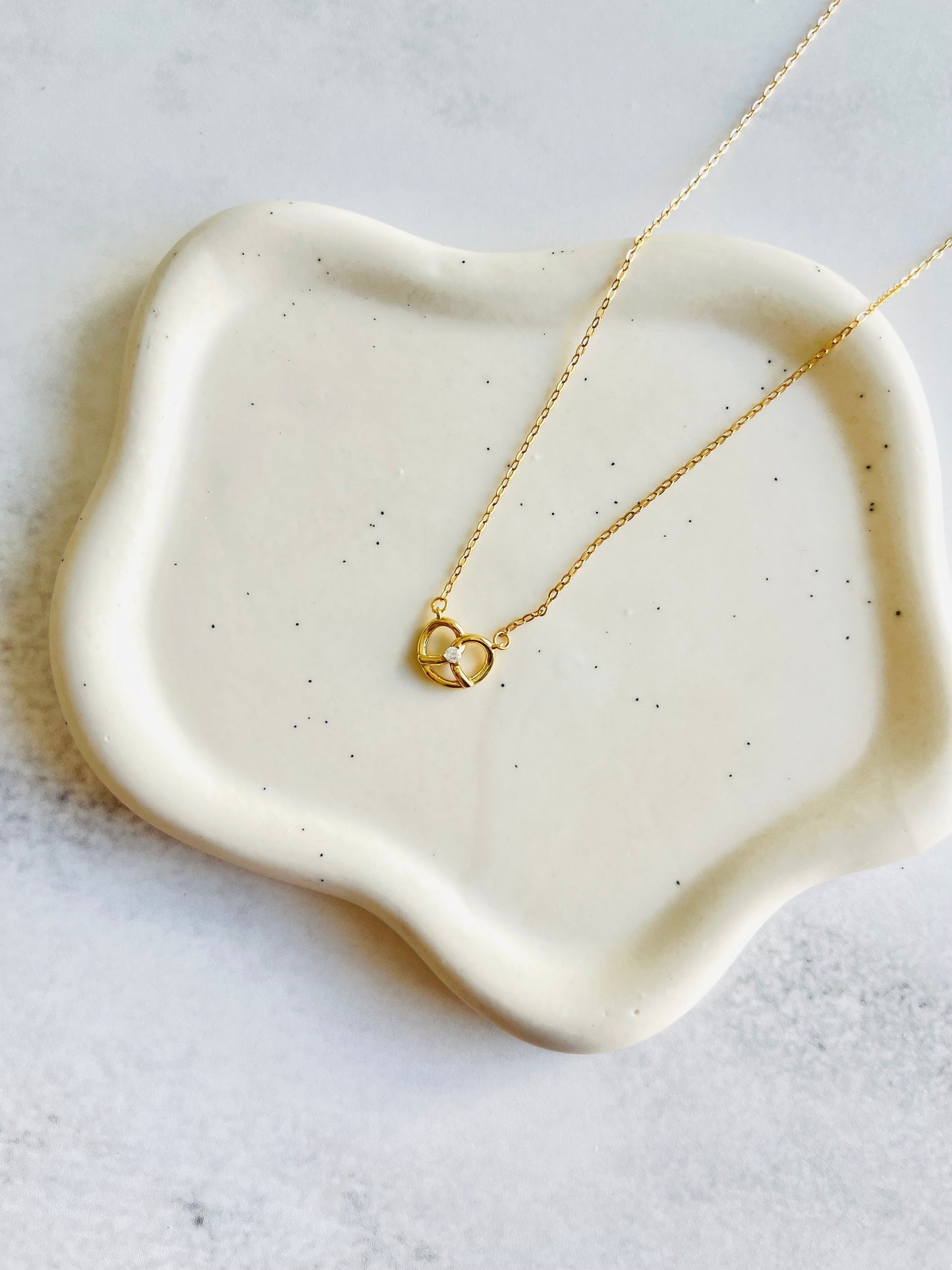 Collar pretzel Plata ley 925 baño 18K