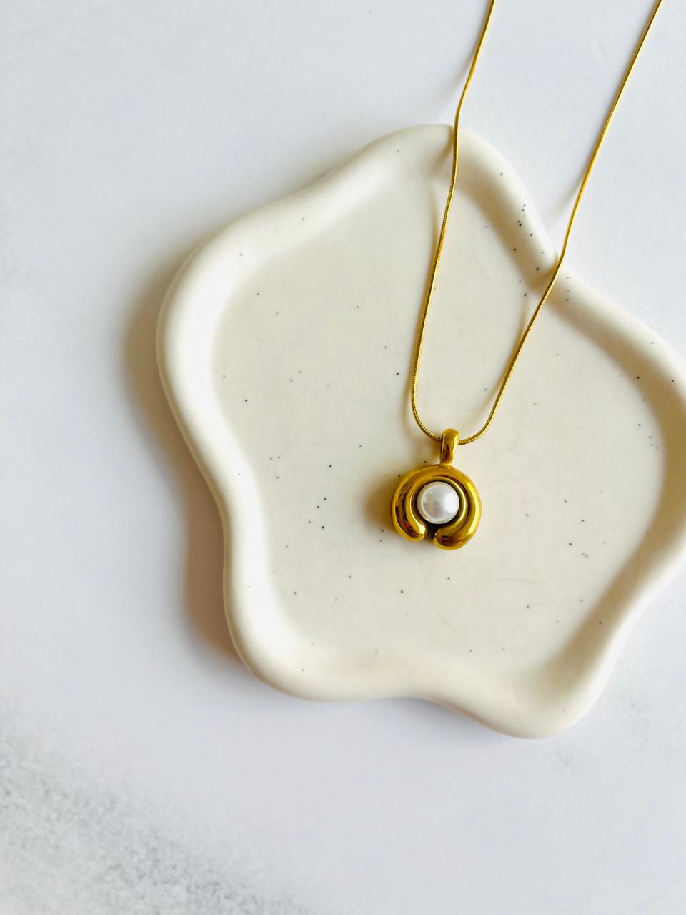 Collar curva perla Acero inoxidable baño 18K