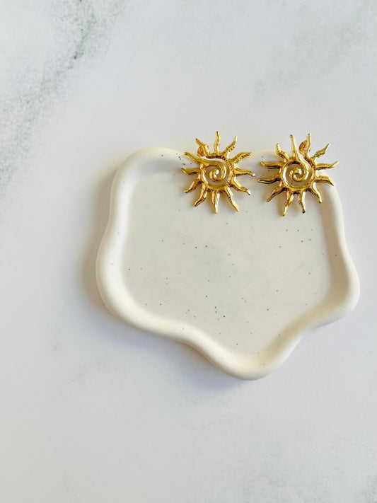 Aros sol curveado de Acero Inoxidable con baño 14K