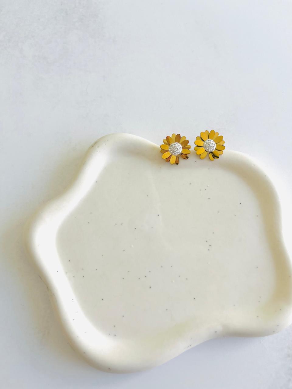 Aros flor margarita de Acero inoxidable y baño 14K