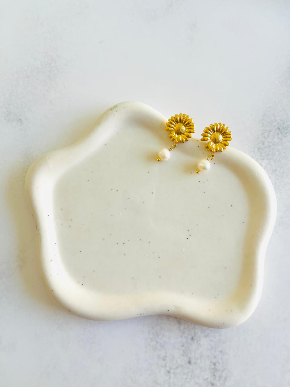 Aros margarita con perla colgante de Acero Inoxidable y baño de oro 14K