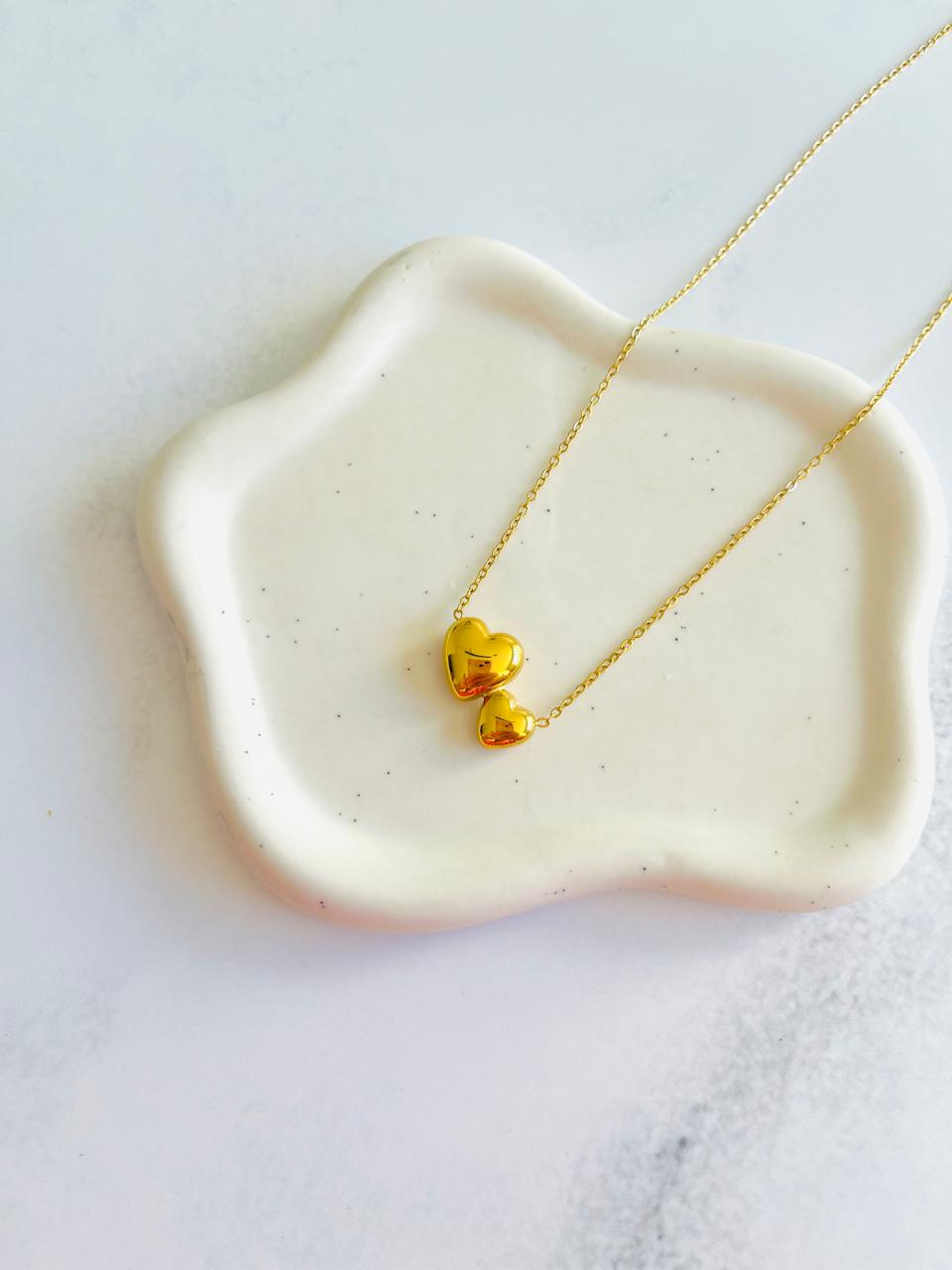 Collar doble corazón de Acero Inoxidable y baño 14K